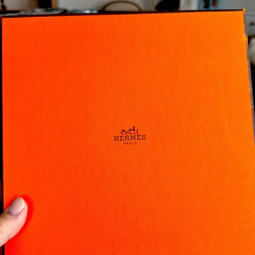 NWT - (1) Hermes Beach Towel w/Box Traffic Jam Orange - Gorgeous - Ribbo…